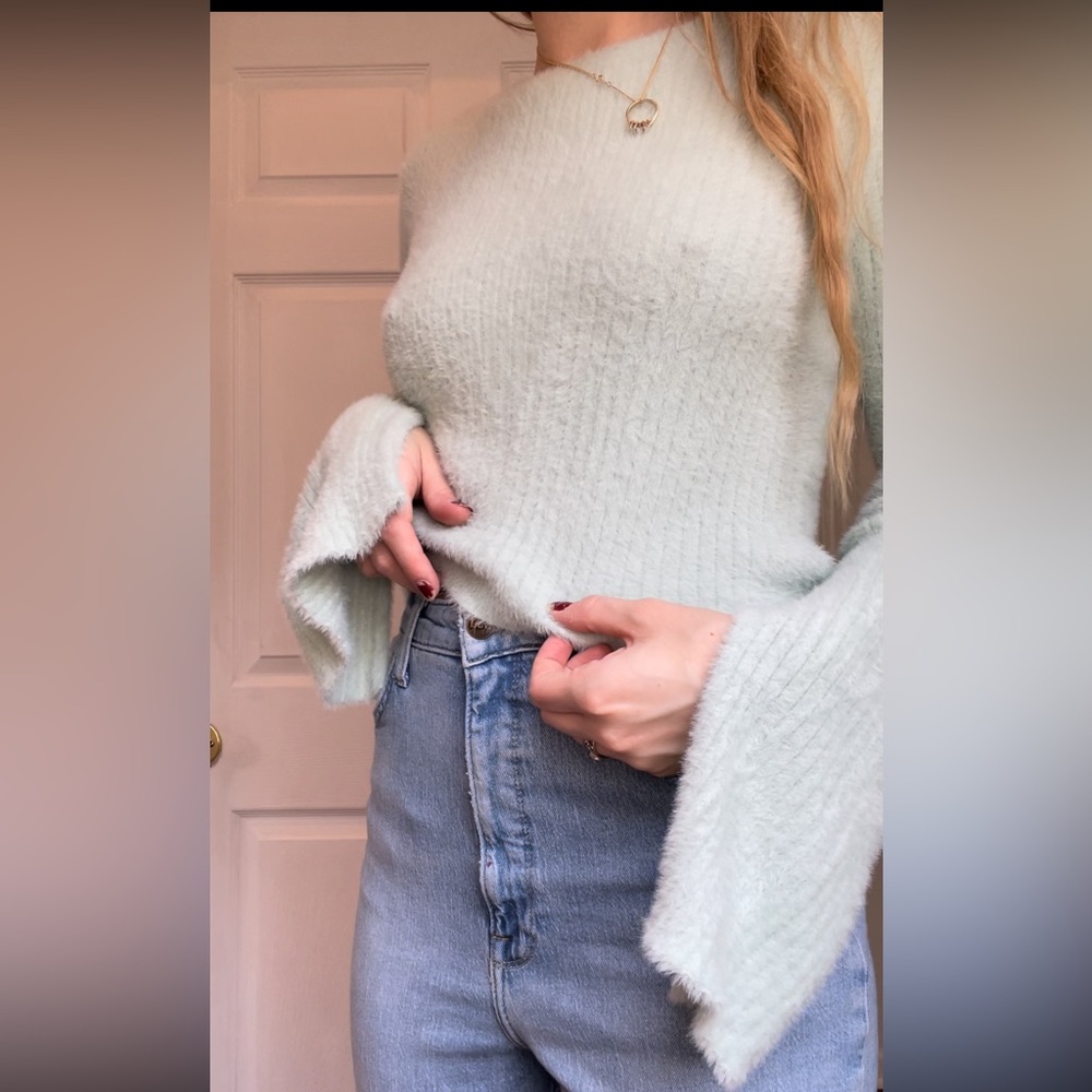 H&M Cropped Mint Eyelash Sweater SO SOFT